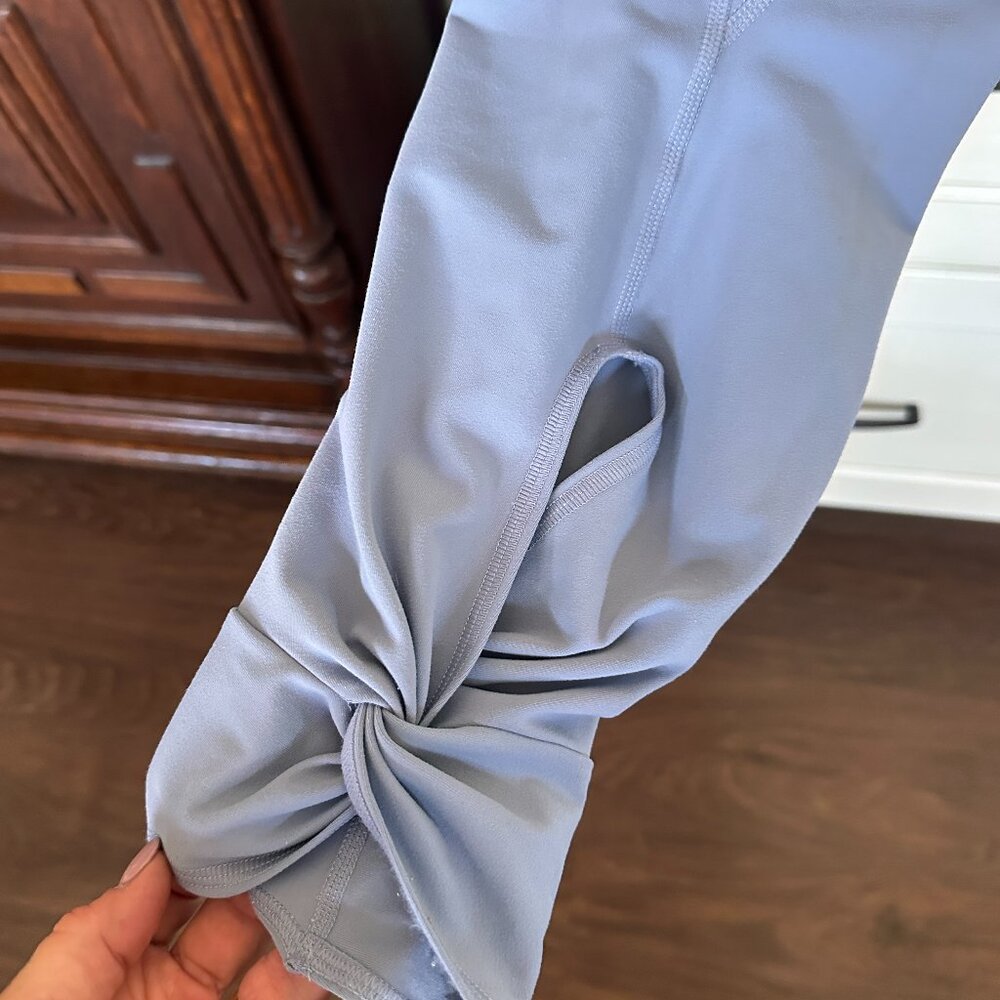 Fabletics Oasis PureLuxe High-Waisted Twist 7/8 Legging - Faded Blue